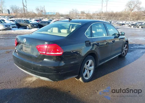 2013 Volkswagen Passat 2.5L Se z USA, uszkodzony, nr VIN 1VWBP7A3XDC125272